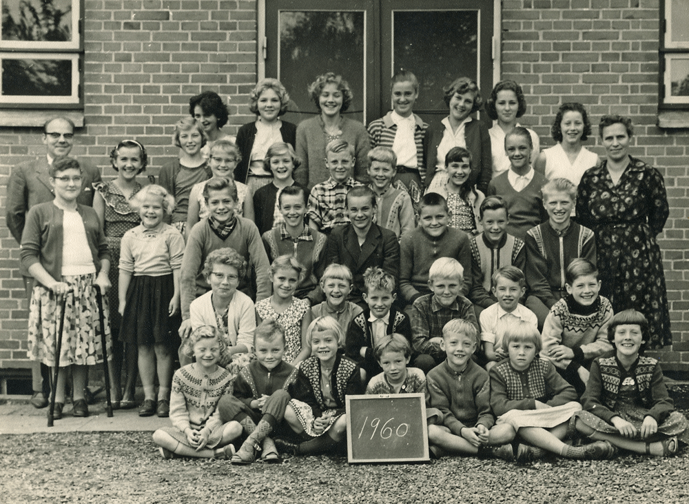 1960 - klik på billedet for navne - så vidt vides det sidste skolebillede. Skolen lukkede i 1961