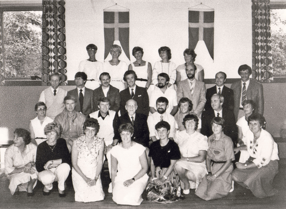 1984 - Klassegensyn i Læsten Forsamlingshus - klik på billedet for navne
